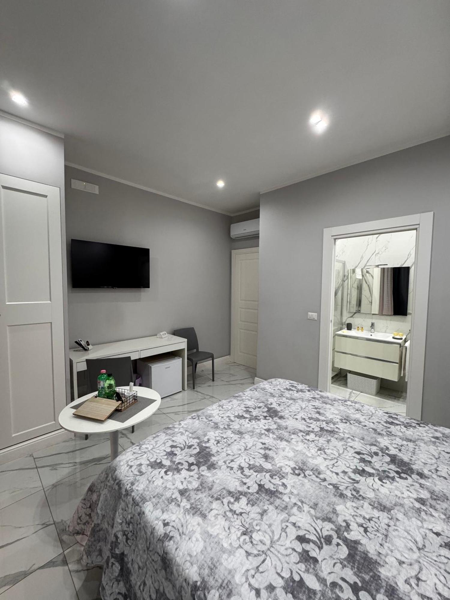 Lady Mary'S Luxury Suites Napoli Ngoại thất bức ảnh