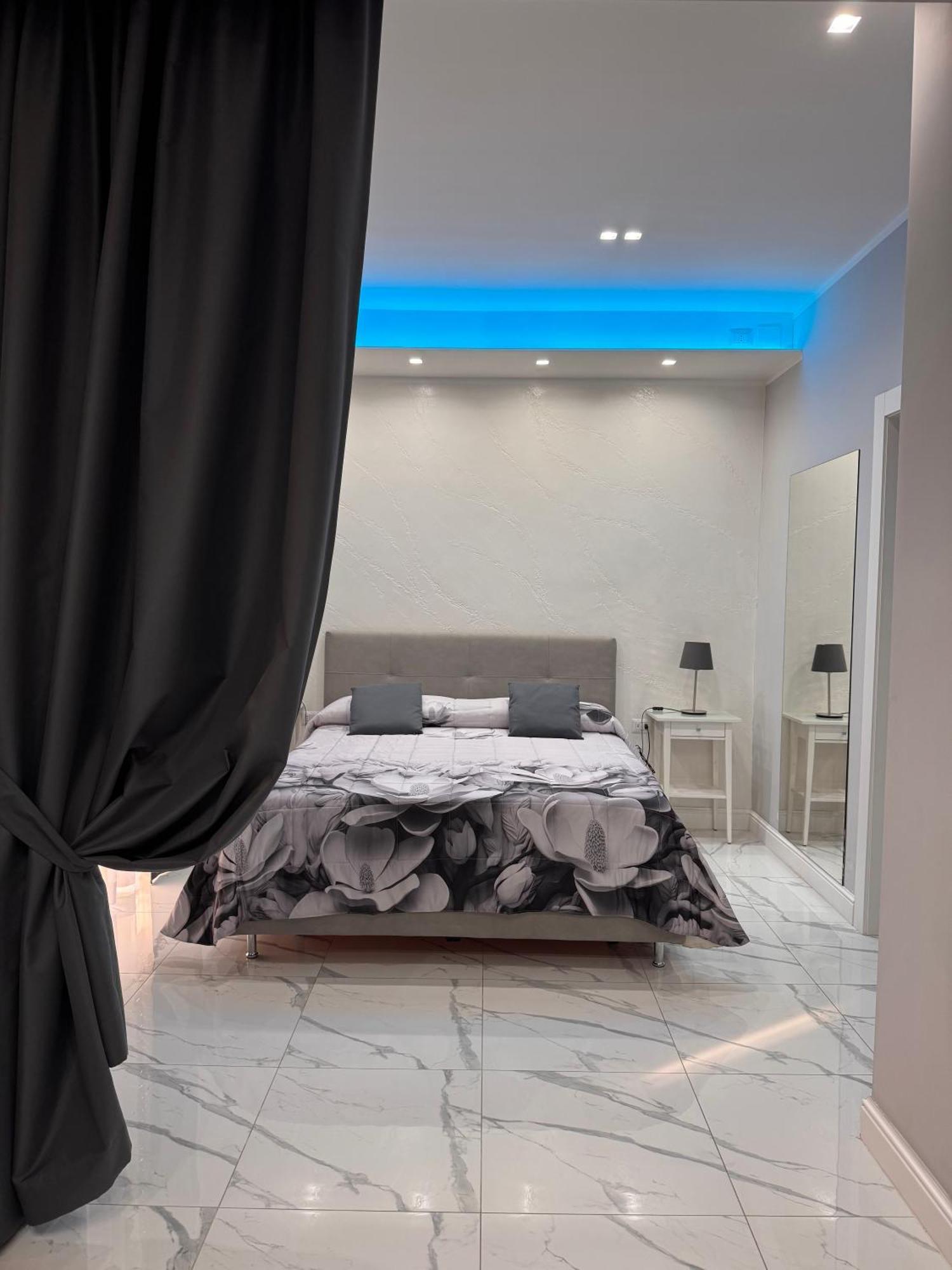 Lady Mary'S Luxury Suites Napoli Ngoại thất bức ảnh