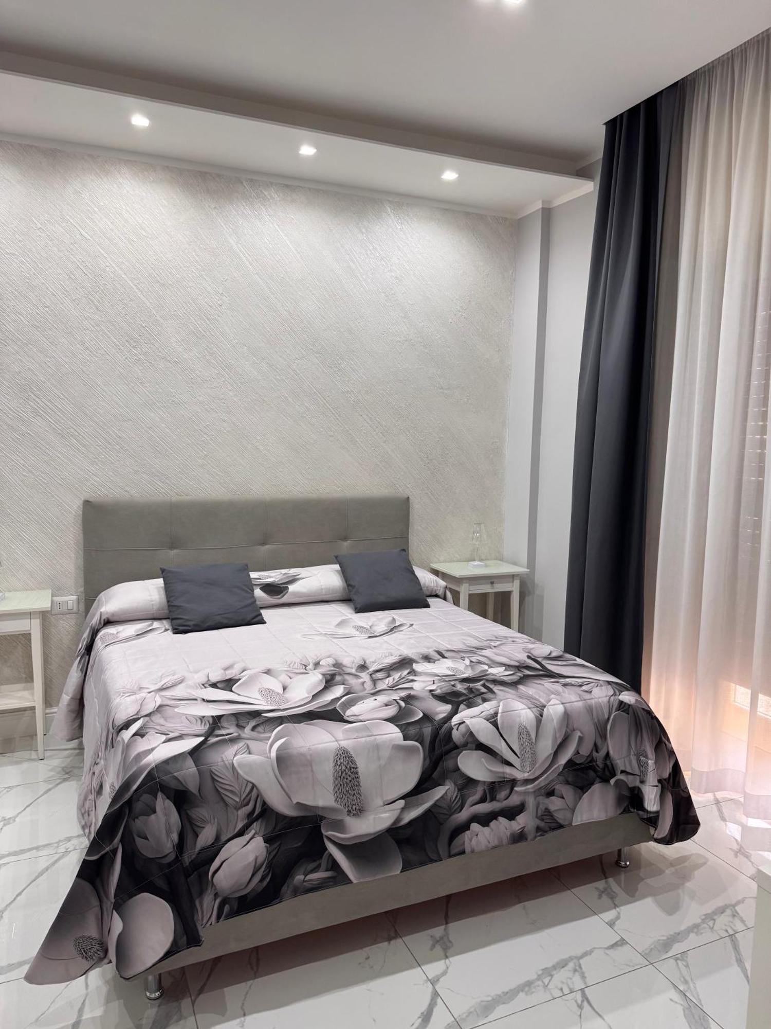 Lady Mary'S Luxury Suites Napoli Ngoại thất bức ảnh