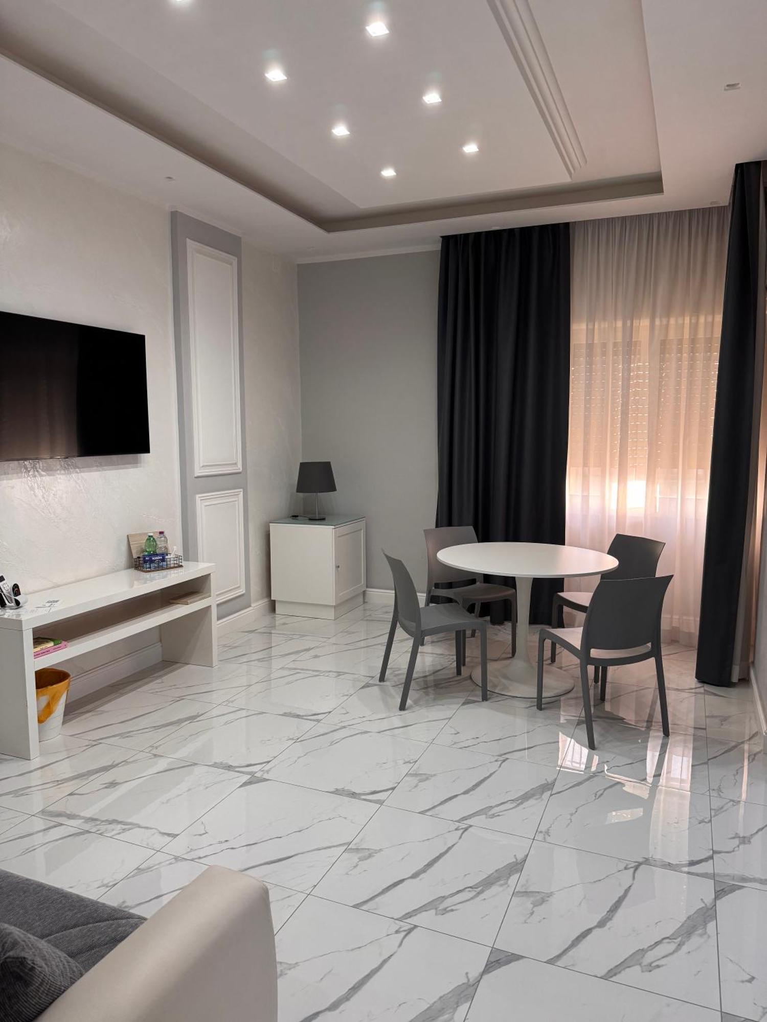Lady Mary'S Luxury Suites Napoli Ngoại thất bức ảnh